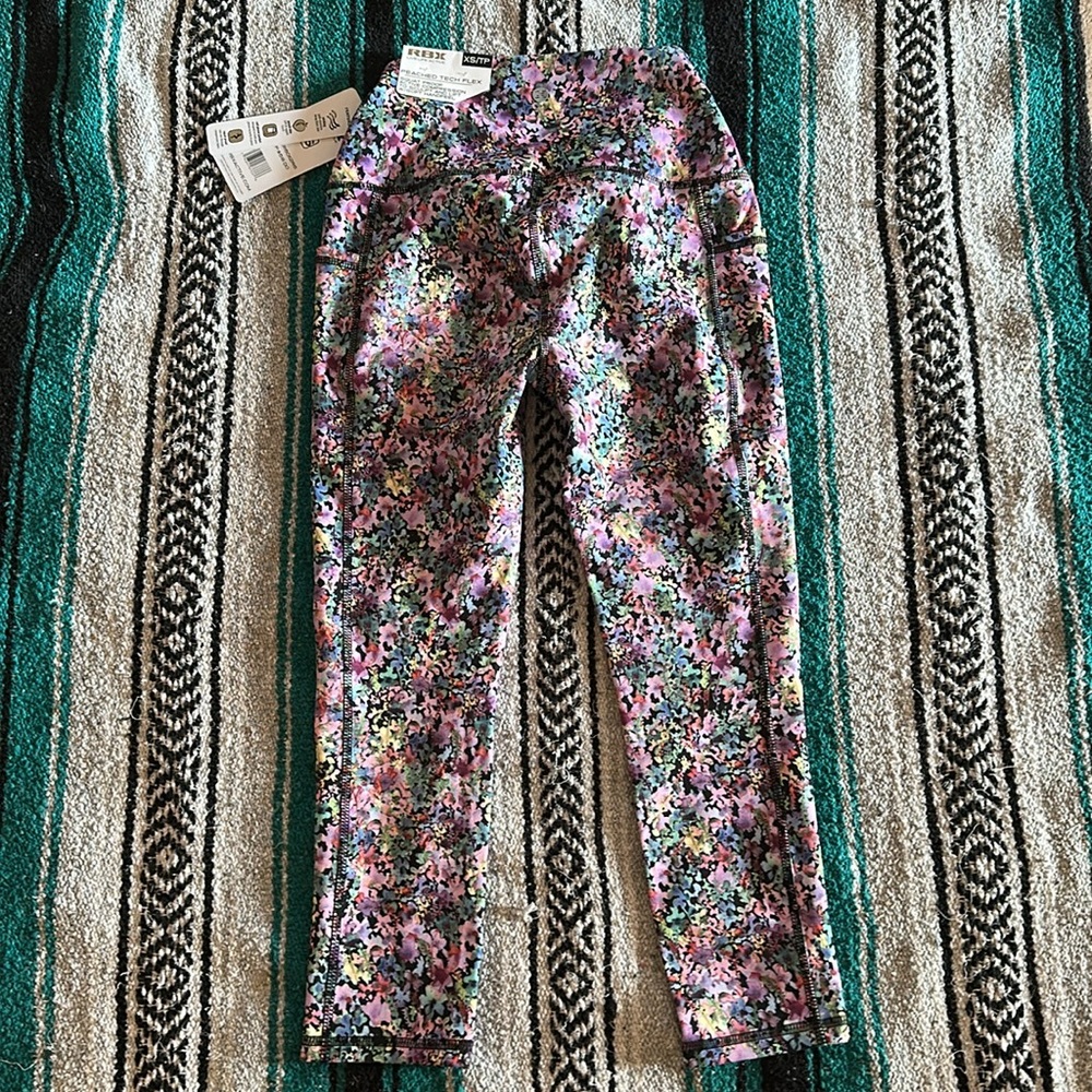 RBX *NWT* Women's Peached Tech Flex Floral Capri Leggings with Pockets - Picture 3 of 9